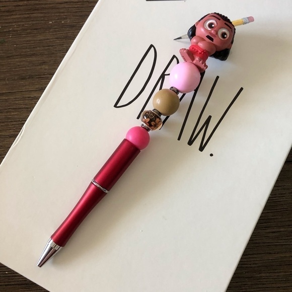 Disney Doorables: Moana: Chef Tui handmade beaded pen - Picture 2 of 3